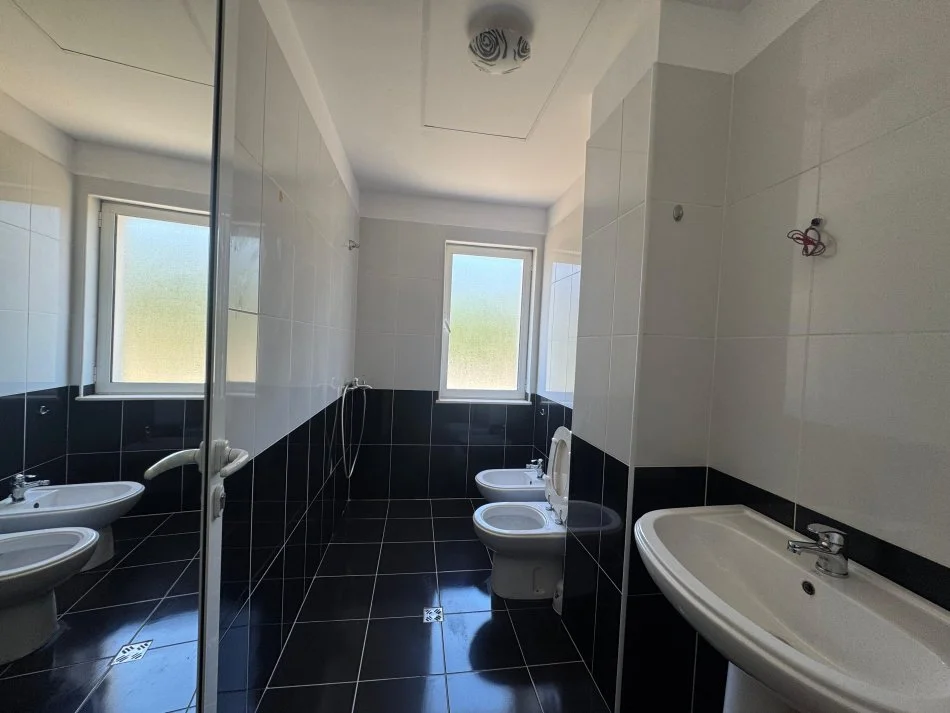 Tirane, jepet me qera apartament 2+1 Kati 4, 106 m² 400 € (RRUGA MUHAMET DELIU)