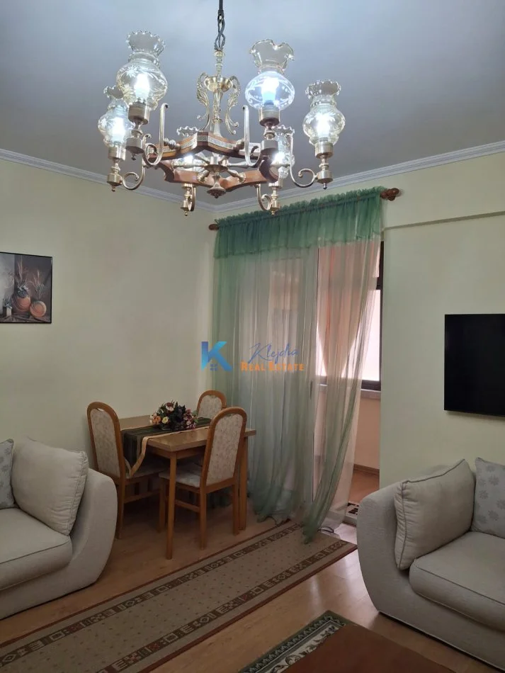 Tirane, jap me qera apartament 2+1+Aneks+Ballkon Kati 2, 90 m² 700 € (Myslym Shyr, pas Gjykates se Larte)