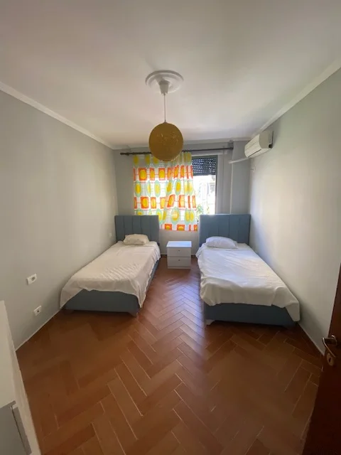 Tirane, jepet me qera apartament 2+1+Ballkon Kati 3, 110 m² 700 € (Medar Shtylla)