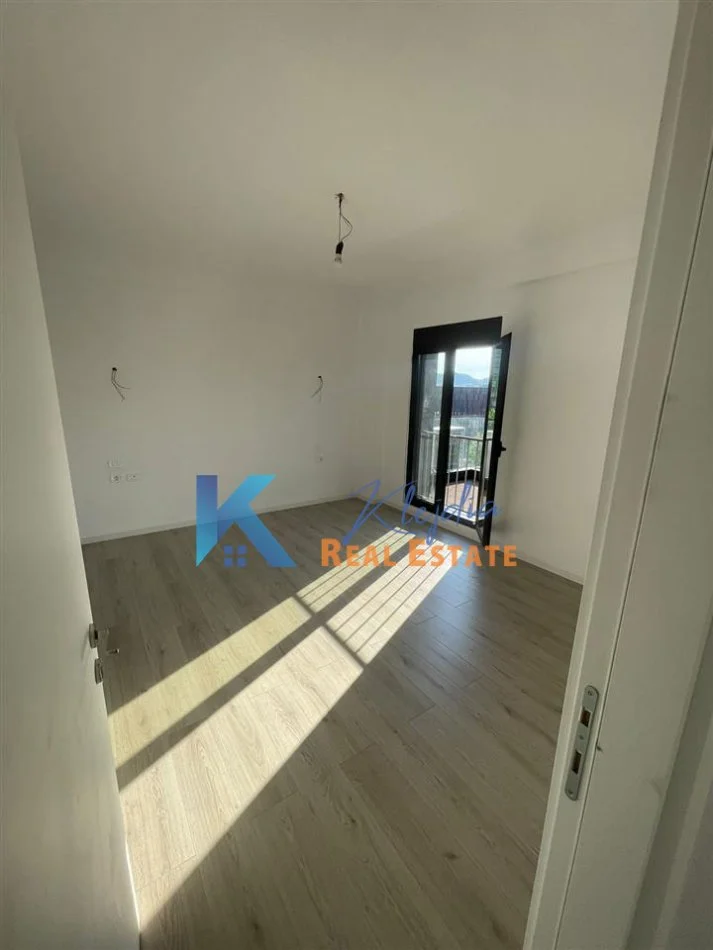 Tirane, jap me qera zyre Kati 7, 109 m² 900 € (Zyre per qira te Rruga e Elbasanit)