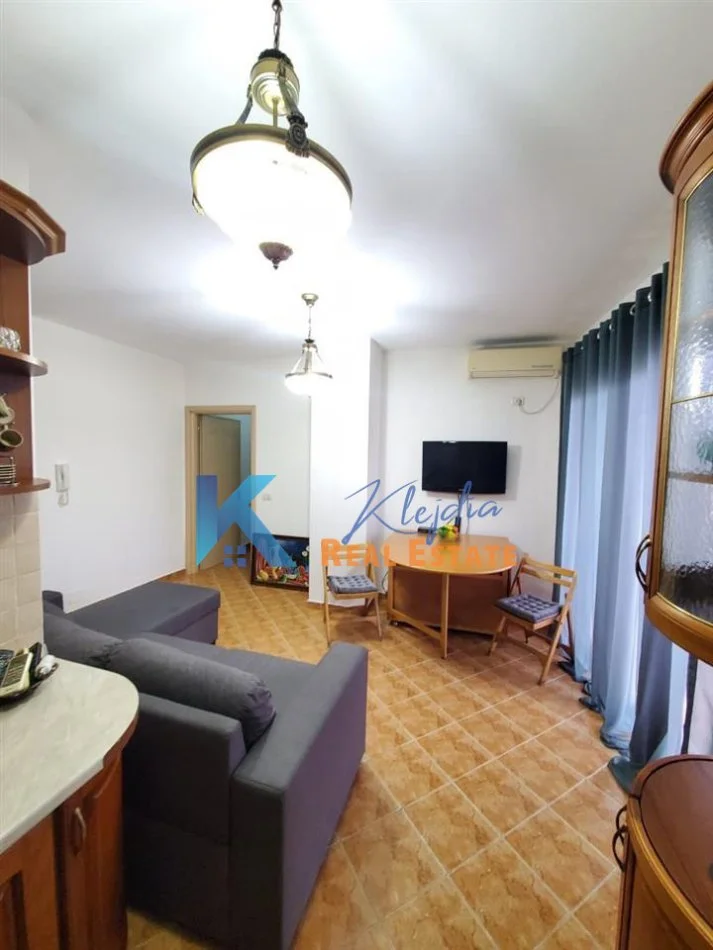 Tirane, jap me qera apartament 2+1+Ballkon Kati 3, 60 m² 550 € (2+1 per qira te Mine Peza, afer Prokurorise)