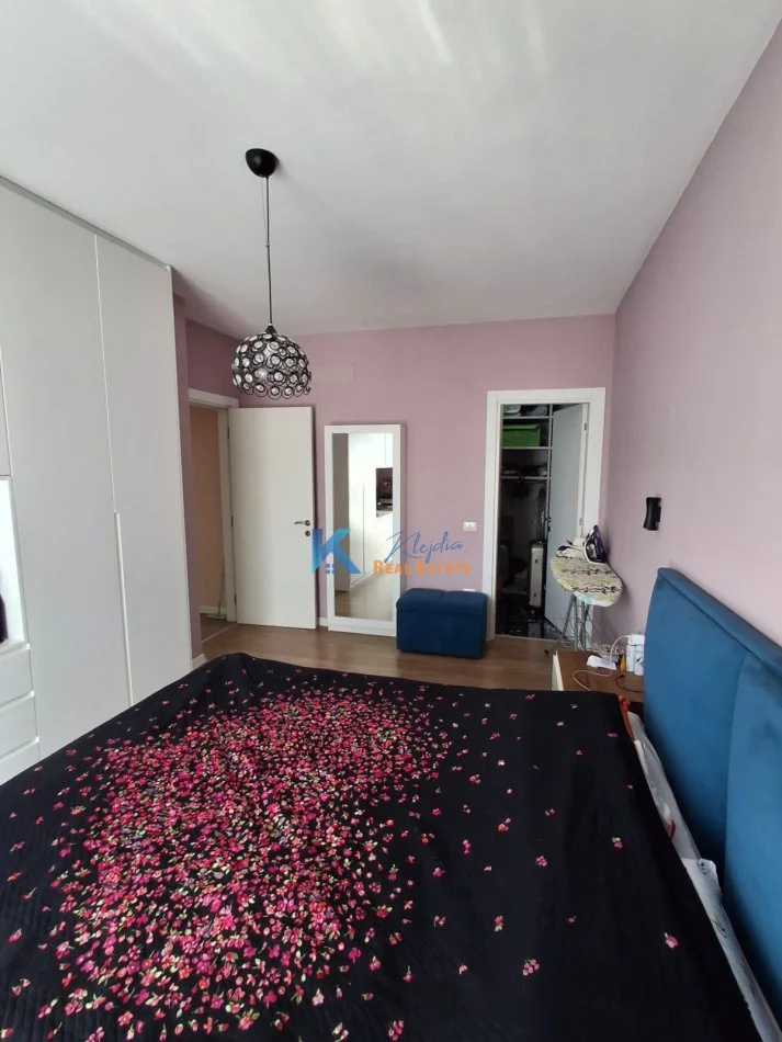 Tirane, jap me qera apartament 2+1+Ballkon Kati 6, 94 m² 700 € (Don Bosko, kompleksi Fiori di Bosko)