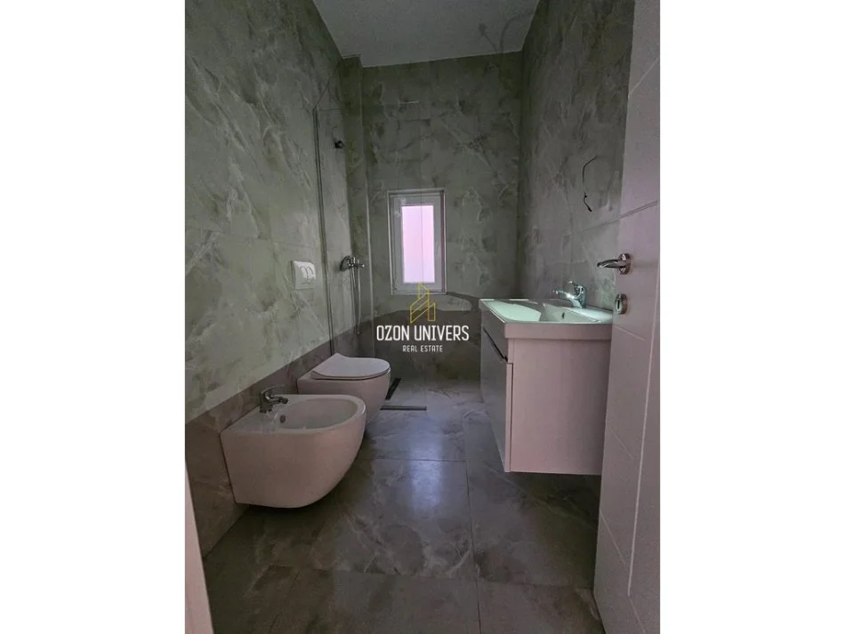 Tirane, shitet apartament 2+1+Ballkon Kati 5, 65 m² 167.000 € (Rruga e Kavajës)