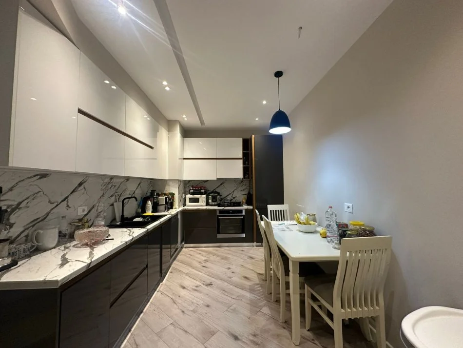 Tirane, shitet apartament 3+1+Ballkon , 240 m² 350.000 € (Kodra e Diellit 2)