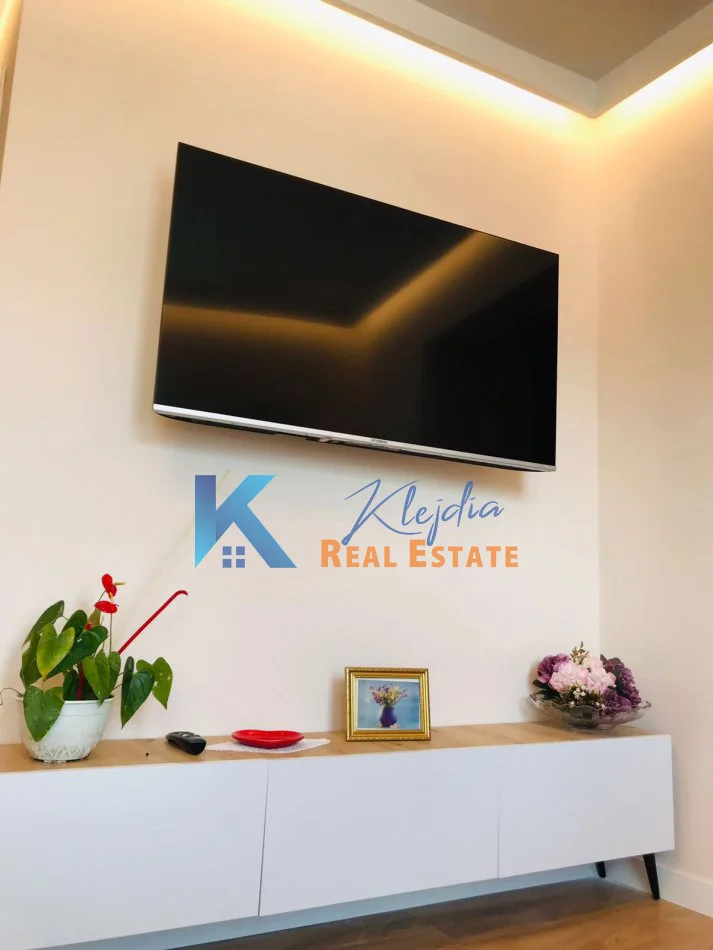 Tirane, jap me qera apartament 1+1+Ballkon Kati 5, 65 m² 650 € (Rruga Mine Peza)