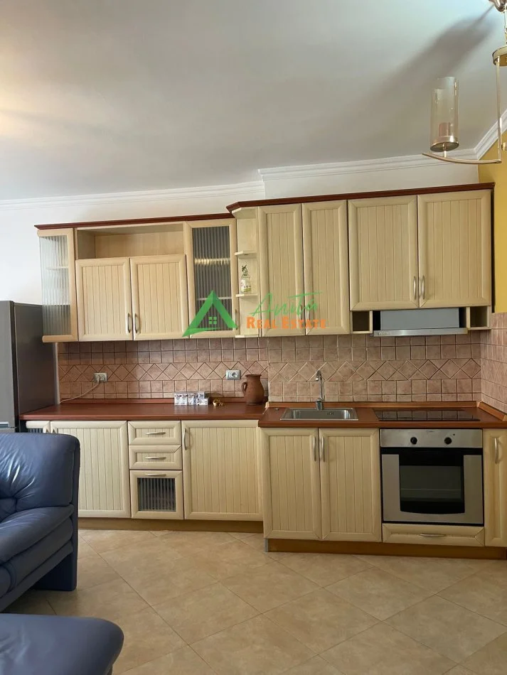 Tirane, jap me qera apartament 2+1 Kati 8, 78 m² 70 000 Leke (Qender, pas Piaces)