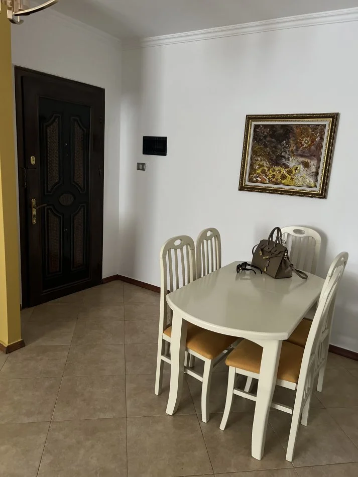 Tirane, jepet me qera apartament 2+1 Kati 8, 80 m² 750 € (Qender, rruga Sulejman Pasha, prane Piaces)