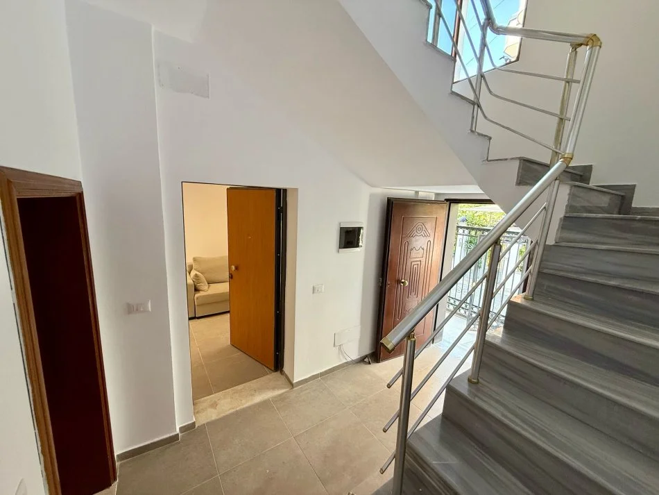 Tirane, jap me qera apartament 1+1 Kati 1, 55 m² 450 € (Selite, prane Universitetit Marin Barleti)