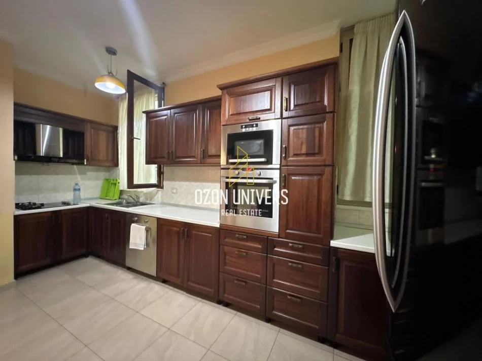 Tirane, jepet me qera apartament 3+1+Aneks+Ballkon Kati 3, 163 m² 700 € (Kodra e Diellit)