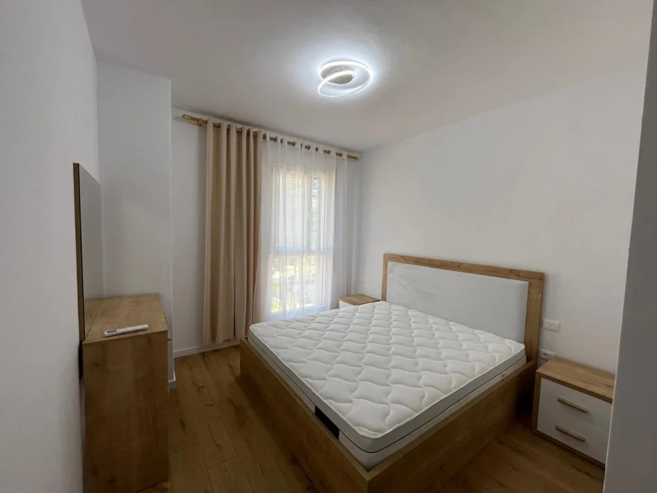 Tirane, jap me qera apartament 1+1+Ballkon Kati 2, 70 m² 700 € (Don Bosko, Trio Tower Residence)
