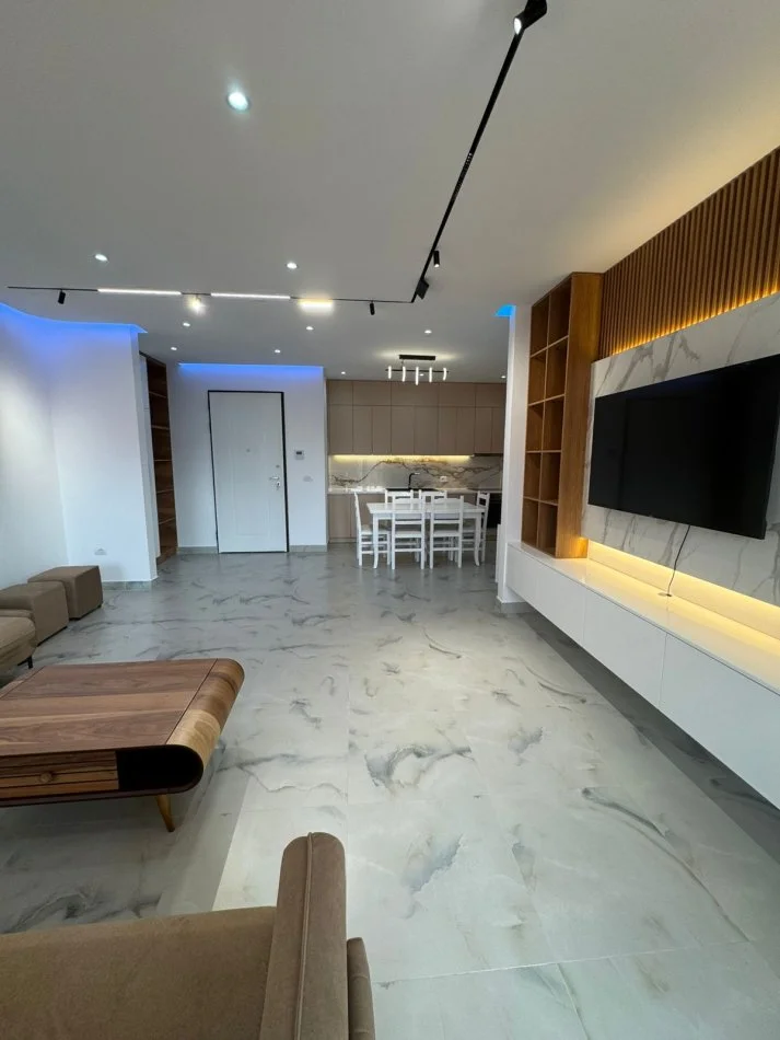 Tirane, jepet me qera apartament 2+1+Ballkon Kati 4, 120 m² 1.300 € (Kompleksi Delijorgji)