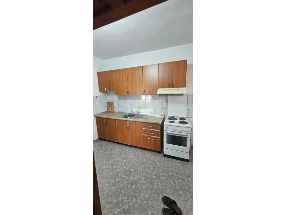 Tirane, jepet me qera apartament 1+1 Kati 1, 60 m² 500 € (Ish Parku i Autobusave)