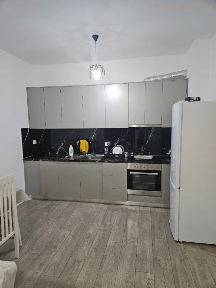 Tirane, jepet me qera apartament 1+1+Ballkon Kati 8, 70 m² 500 € (Varri i Bomit, Kompleksi ASL 2)