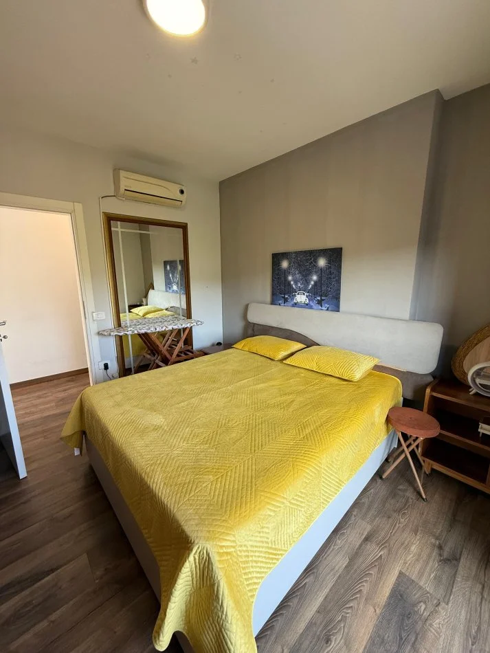Tirane, jepet me qera apartament 1+1+Ballkon Kati 8, 70 m² 650 € (Parku Olimpik)