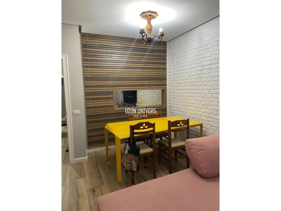 Tirane, jepet me qera apartament 2+1 Kati 5, 120 m² 550 €