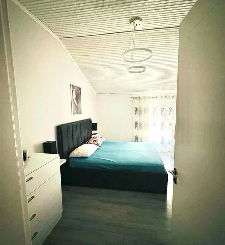 Tirane, jepet me qera apartament 1+1+Ballkon Kati 3, 65 m² 500 € (Shkolla e Baletit, prane BKT)