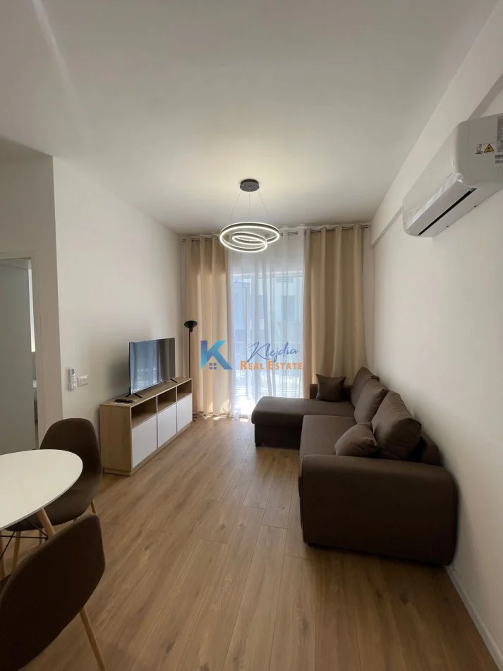 Tirane, jap me qera apartament 1+1+Ballkon Kati 2, 49 m² 450 € (Rezidenca OxA, ne zonen e Freskut)