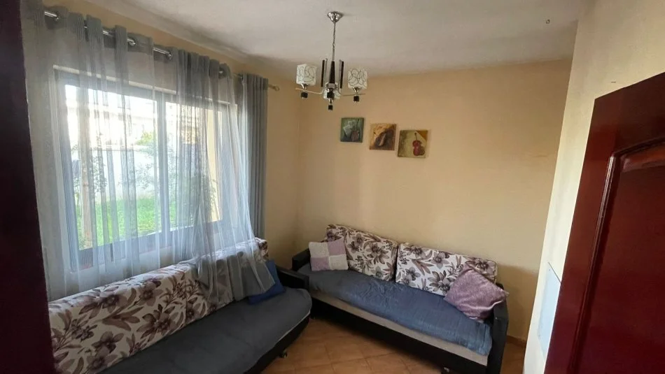 Tirane, jepet me qera apartament 2+1 Kati 1, 100 m² 300 € (Rruga Genc Ndreu, prane Univers City)