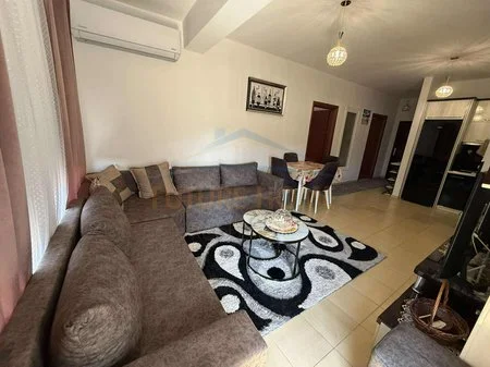 Tirane, jepet me qera apartament 2+1 , 450 € 