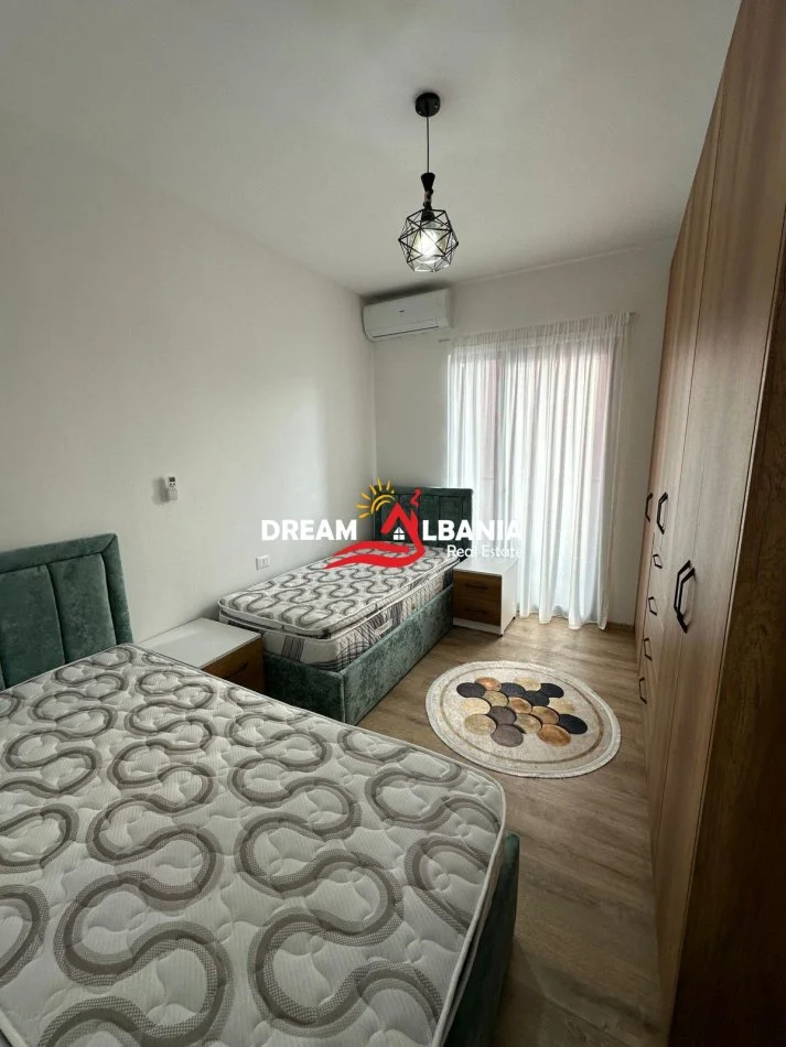 Tirane, jepet me qera apartament 2+1 , 104 m² 650 € (Ne Kompleksin Arlis, Rruga e Dibres)
