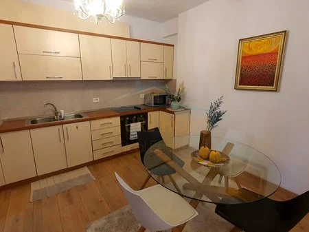 Tirane, jepet me qera apartament 1+1 Kati 2, 72 m² 700 € 