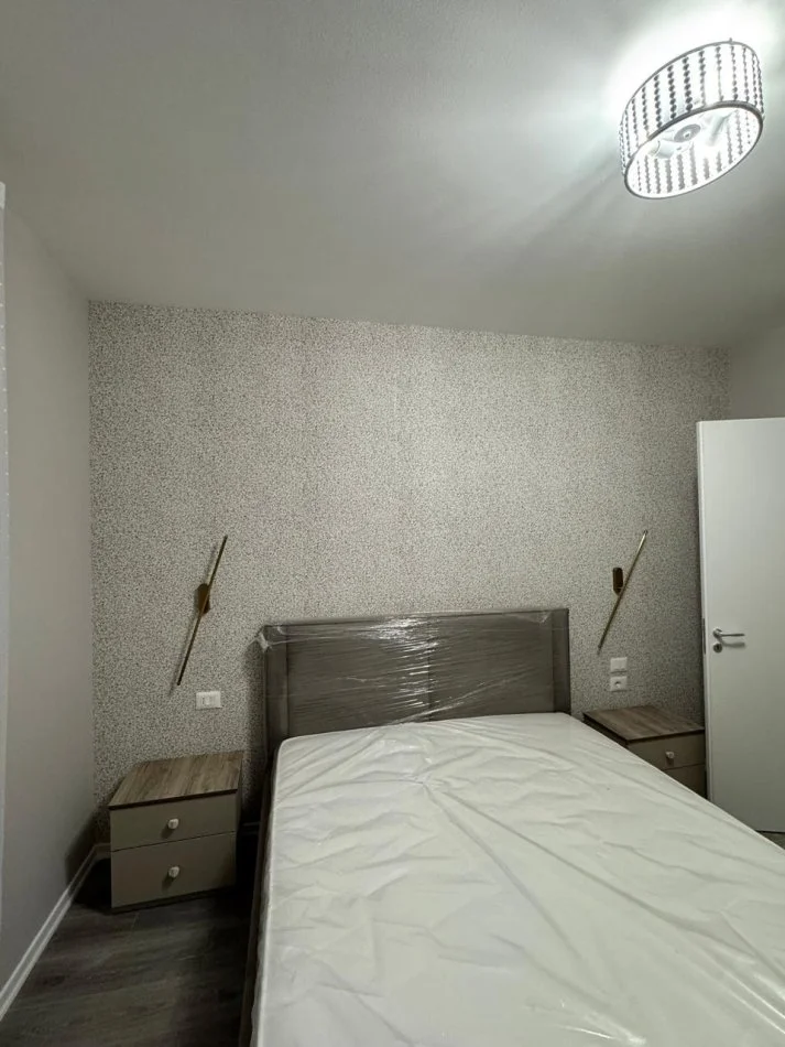 Tirane, jepet me qera apartament 1+1+Ballkon Kati 7, 70 m² 650 € (Trio Tower Residence, Don Bosko)