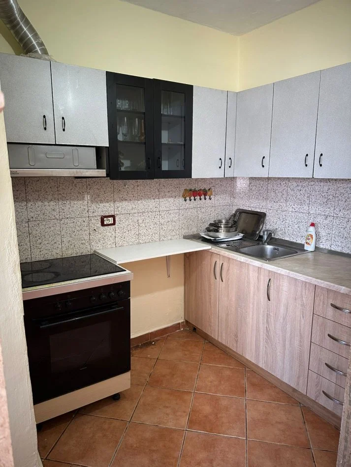 Apartament 1+1 me qera ne laprake, prane Kupoles (40,000 leke)