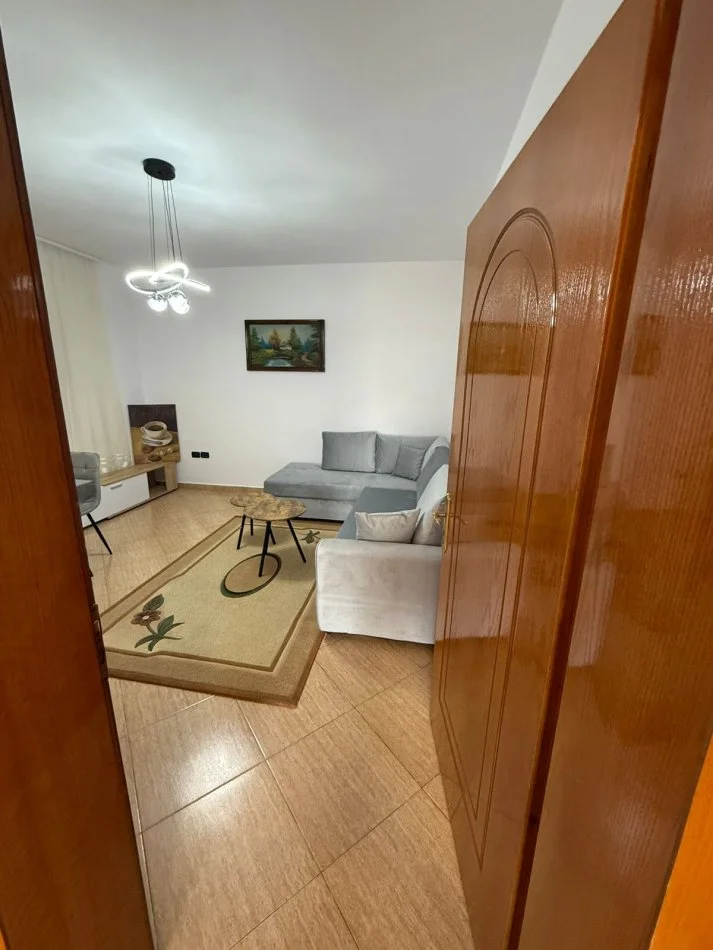 Tirane, jepet me qera apartament 2+1 , 120 m² 500 € 
