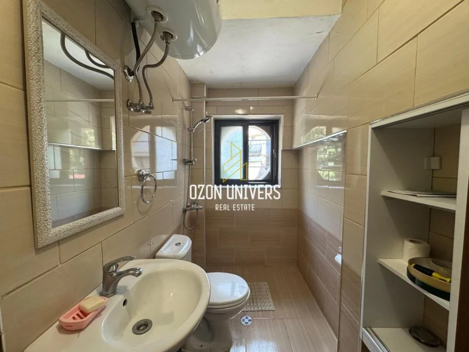 Tirane, jepet me qera apartament 2+1+Ballkon Kati 1, 60 m² 600 € (Ish Ekspozita)