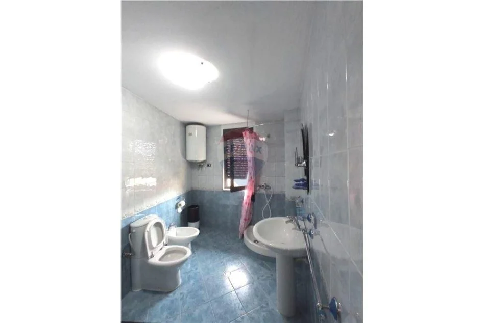 Tirane, jepet me qera apartament 2+1 , 85 m² 750 € 