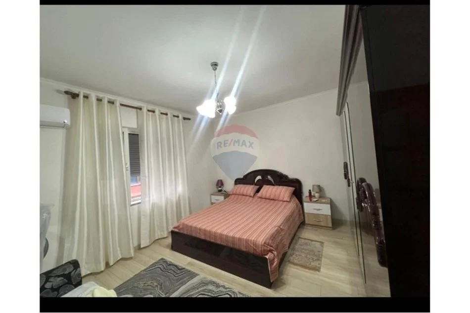 Tirane, jepet me qera apartament 3+1+Aneks+Ballkon Kati 3, 100 m² 830 € 