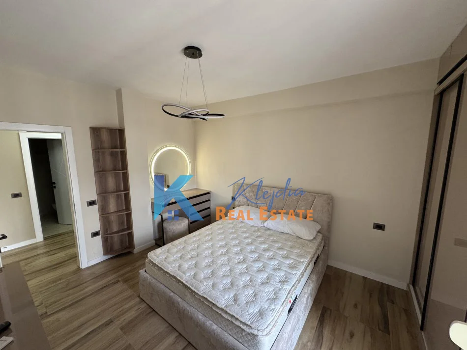 Tirane, jap me qera apartament 1+1+Ballkon Kati 7, 70 m² 600 € (21 Dhjetori, kompleksi Star)