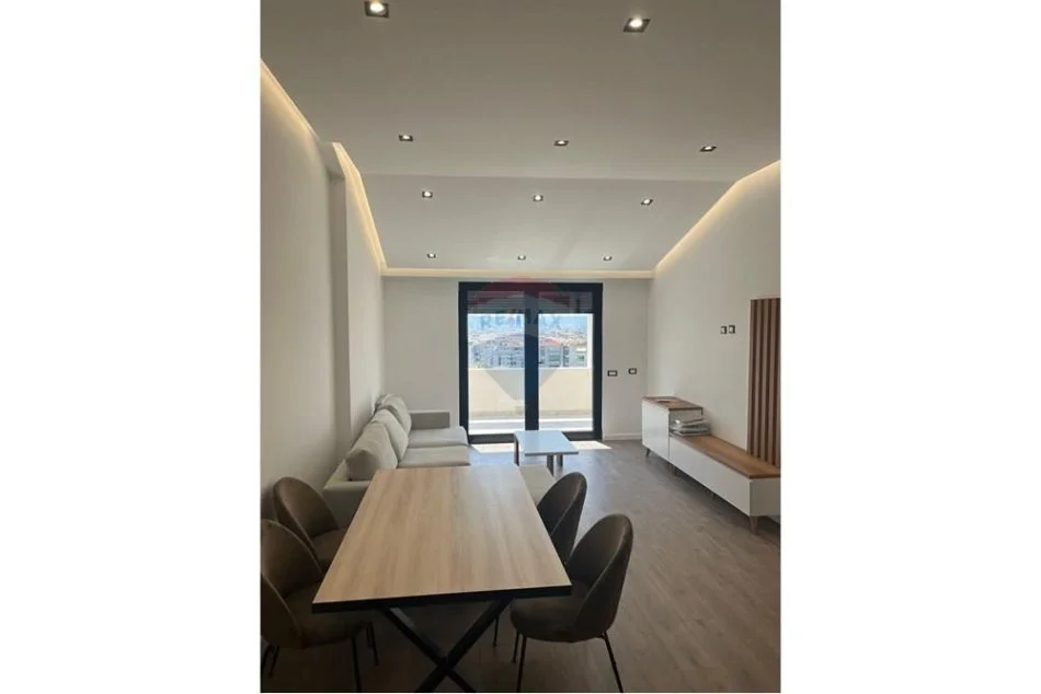 Tirane, jepet me qera apartament 2+1 , 80 m² 500 € (Prane shkolles 9 vjecare Qesarake)