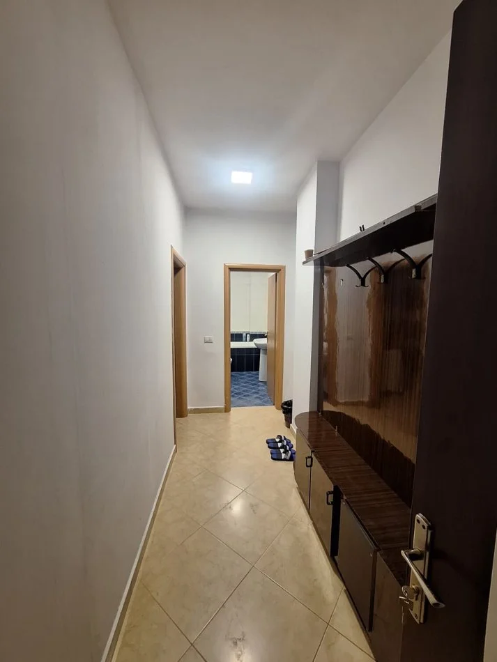 Tirane, jepet me qera garsonier 1+1 Kati 2, 45 m² 400 € (Rr Durresit / Ambasadat)