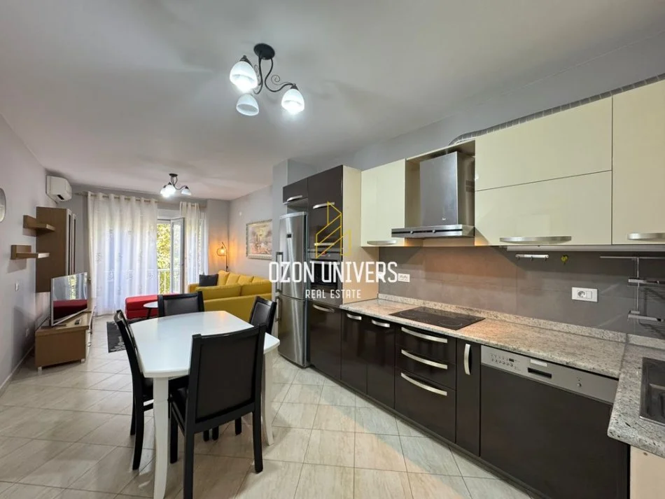Tirane, jepet me qera apartament 2+1+Ballkon Kati 3, 92 m² 650 € (Kompleksi Kontakt , Rr. Ndre Mjeda)