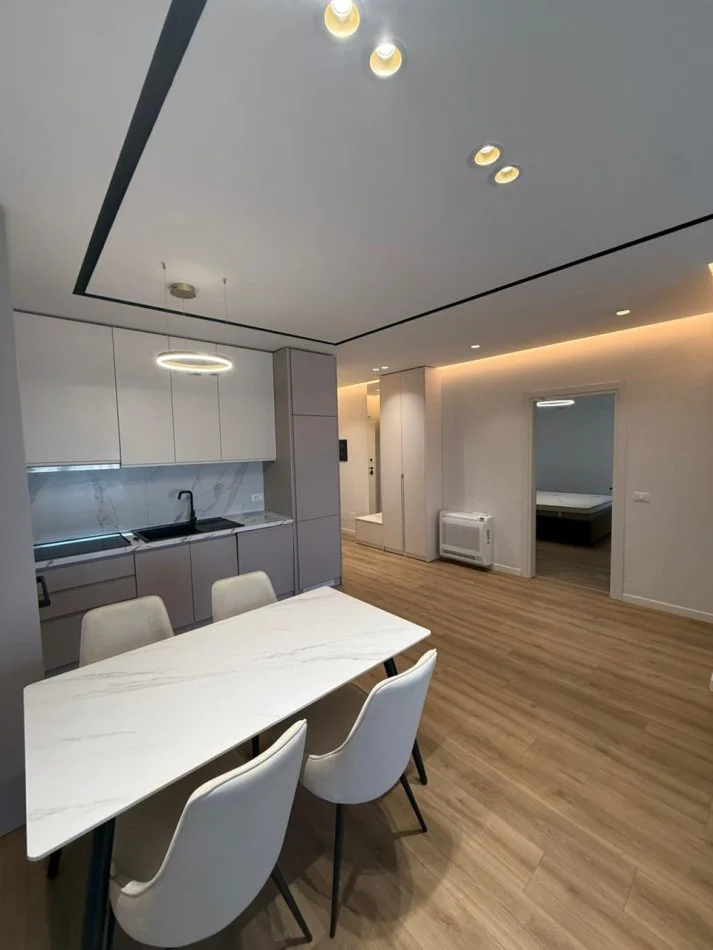 Tirane, jepet me qera apartament 2+1 , 115 m² 1.250 € 