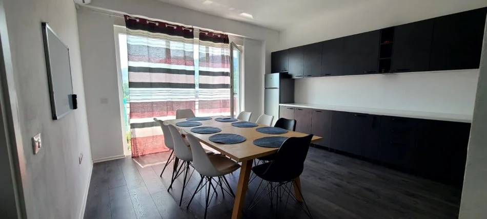 Tirane, jepet me qera apartament 1+1 , 70 m² 650 € 