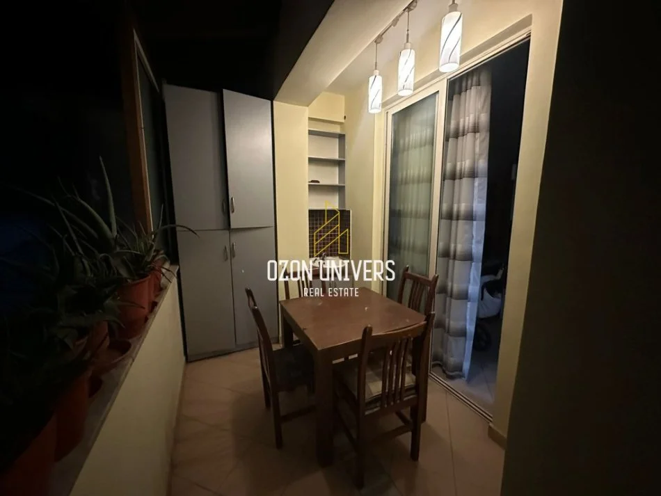 Shqiperi, jepet me qera apartament 2+1 Kati 2, 82 m² 700 € (kodra e diellit)