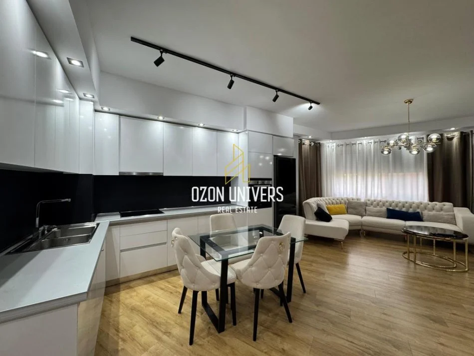 Tirane, jepet me qera apartament 2+1 Kati 2, 140 m² 750 € (kopshti botanik)