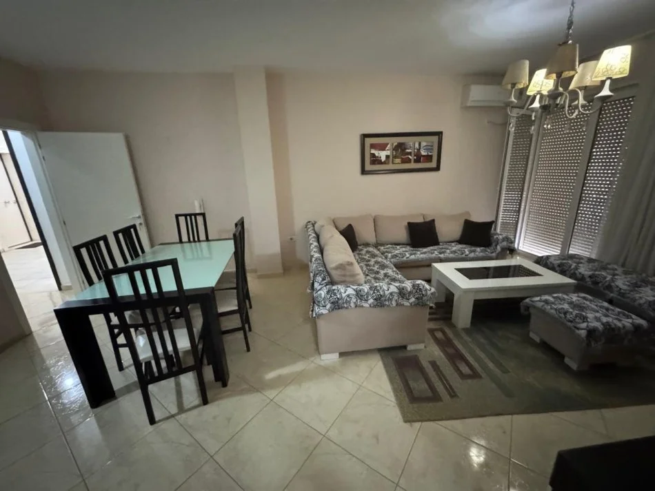 Apartament 2+1 me qera ne Fresk (400 euro i disk)