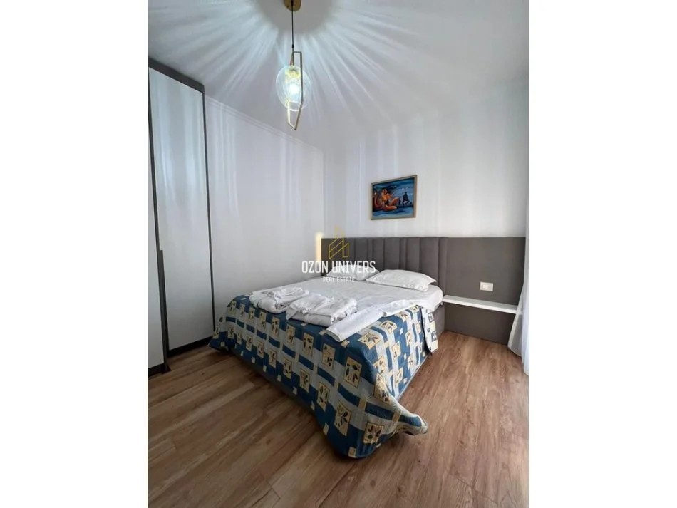 Tirane, Jepet me qira apartament 2+1+Ballkon Kati 8, 98 m² (Pazari i Ri)