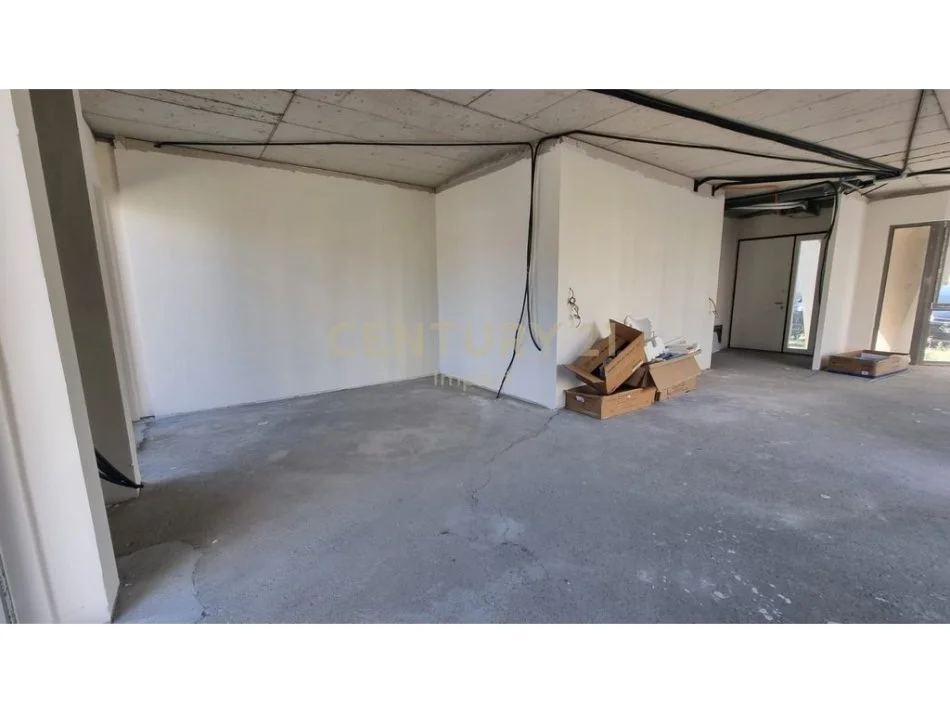 Tirane, shes Vile 3+1+Aneks+Ballkon Kati 3, 276 m² 1.550.000 € (PRANE LIQENIT TE THATE Tirana)