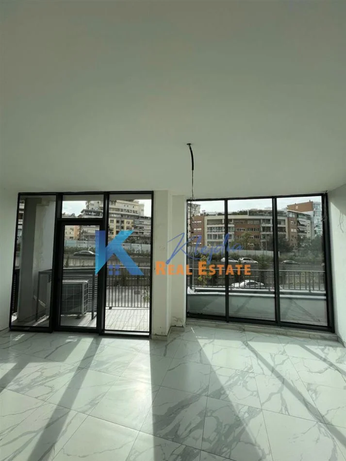 Tirane, jap me qera zyre Kati 1, 63 m² 1000 € (Liqeni Artificial/Lake View Residence)