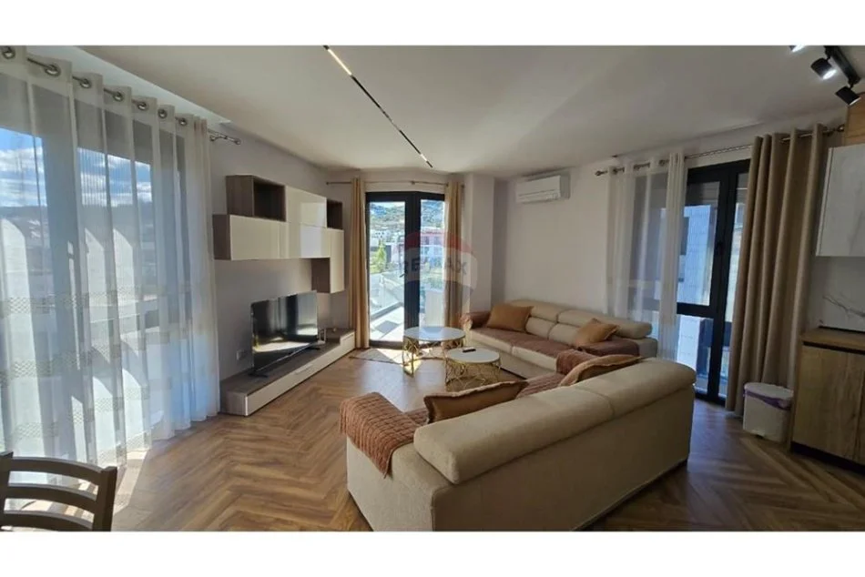 Tirane, jepet me qera apartament 2+1+Aneks+Ballkon , 120 m² 1.000 € (Liqeni i thate)