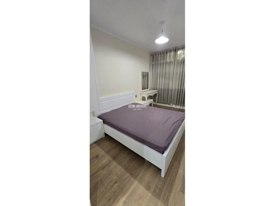 Tirane, jepet me qera apartament 1+1+Ballkon Kati 3, 65 m² 750 € (Komuna e Parisit, tek Lulishtja Tirana, Albania)