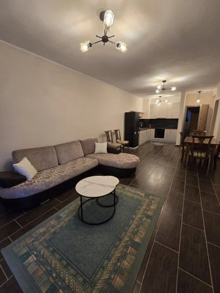 Tirane, jepet me qera apartament 2+1+Ballkon Kati 5, 120 m² 500 € (ZYBERISHT)