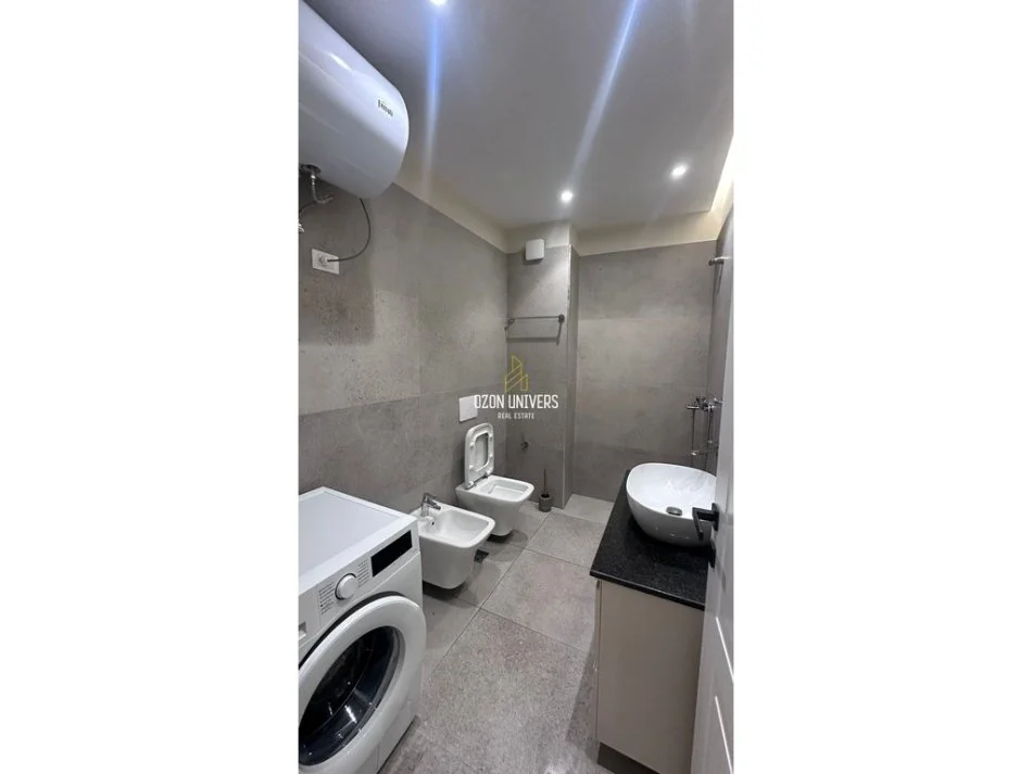 Tirane, jepet me qera apartament 1+1+Ballkon Kati 8, 50 m² 620 € (Rruga Karl Gega Tirana, Albania)