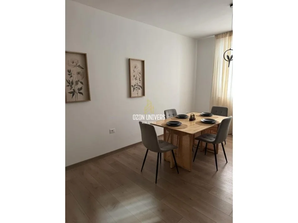 Tirane, jepet me qera apartament 2+1 Kati 2, 90 m² 950 € (Rruga e Durrësit, tek Kafe Flora Tirana, Albania)