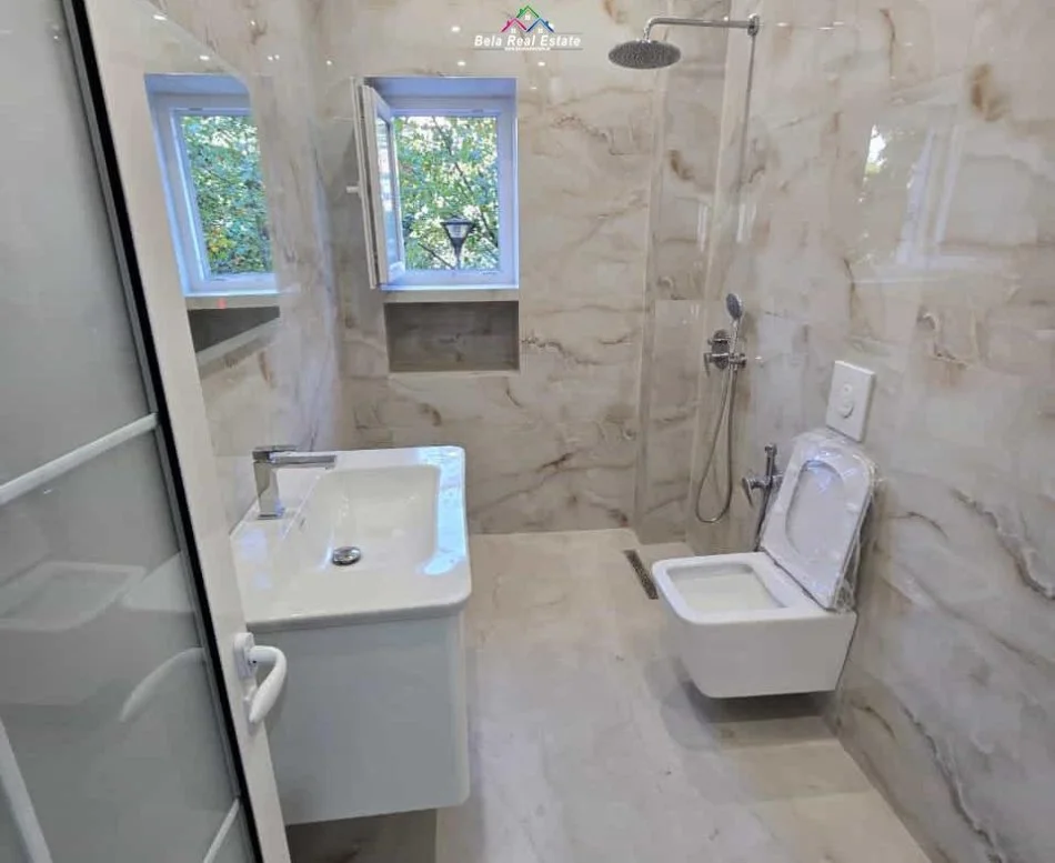 Tirane, shitet apartament 1+1+Ballkon Kati 2, 55 m² 125.000 € (prane Bar Artist)