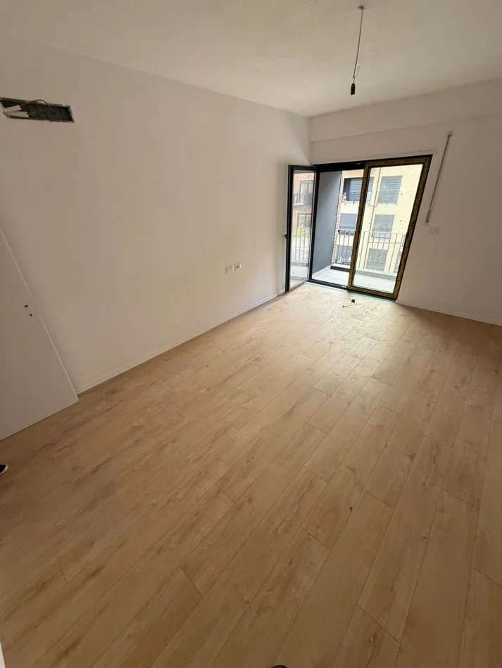 Tirane, jepet me qera apartament 1+1+Ballkon Kati 3, 81 m² 130.000 € (Kodra e diellit)